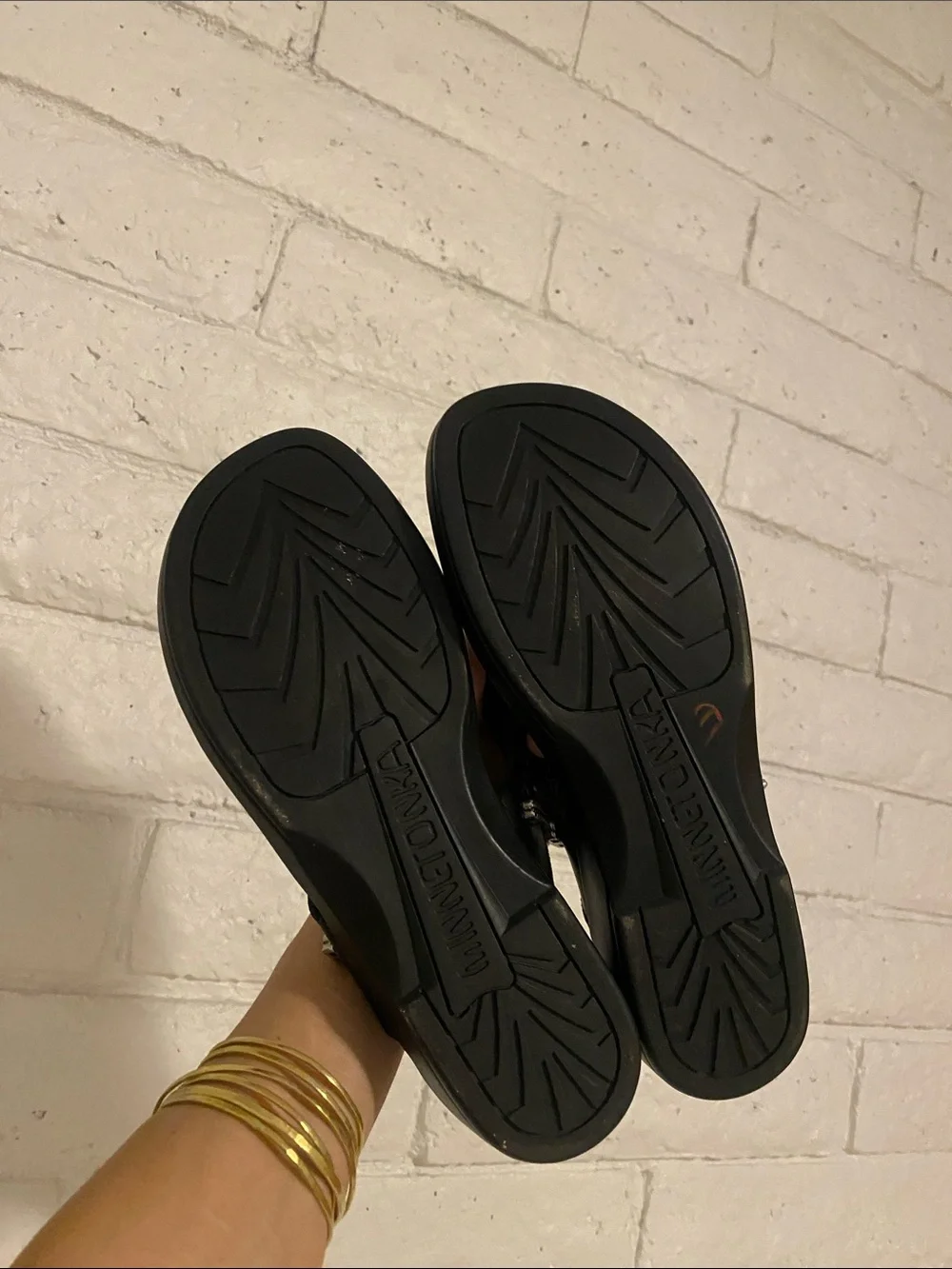 🌼NWOT Minnetonka Black Braided Thong Sandals with Silver Concho Accents